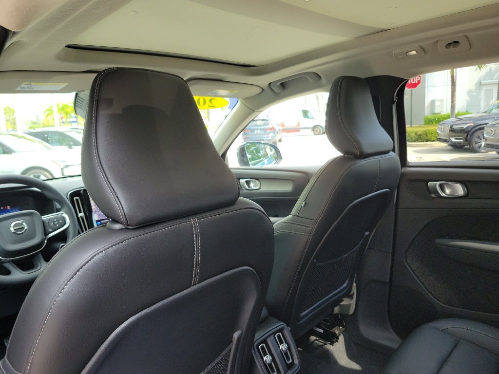 2024 Volvo XC40 Plus - Photo 13