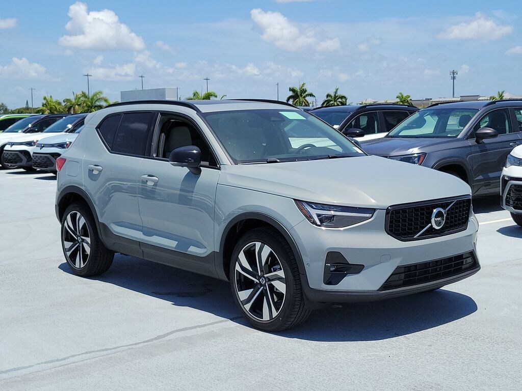 New 2026 Volvo XC40 B5 Ultra SUV