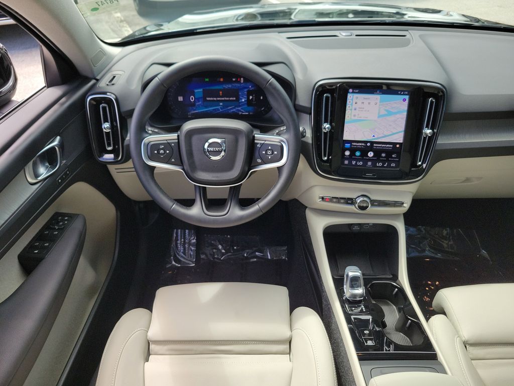 2025 Volvo XC40 Plus - Photo 14