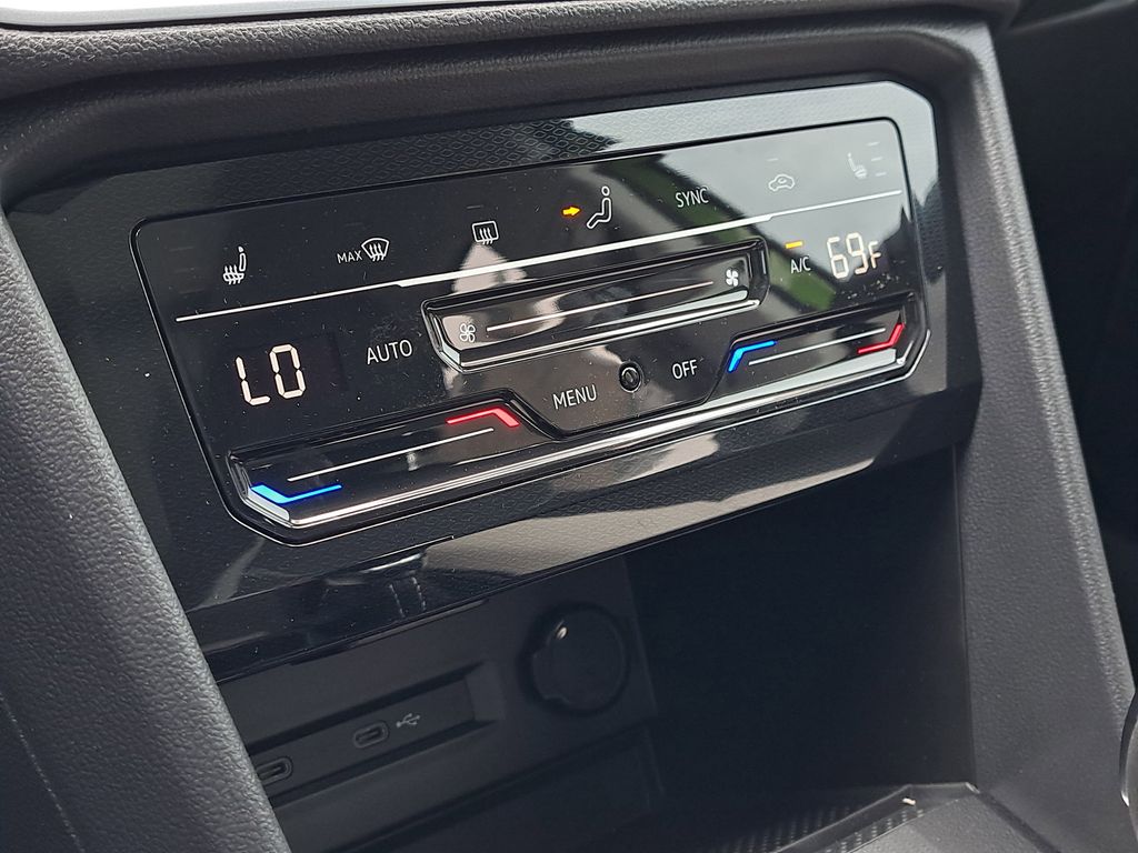 2025 Volkswagen Taos SE - Photo 29
