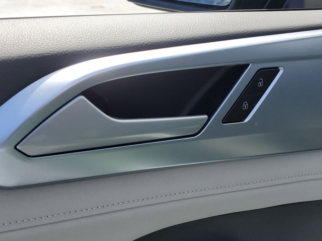 2025 Volkswagen Taos SE - Photo 19