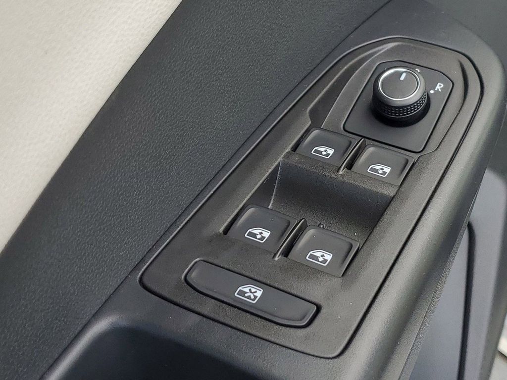 2025 Volkswagen Taos S - Photo 20