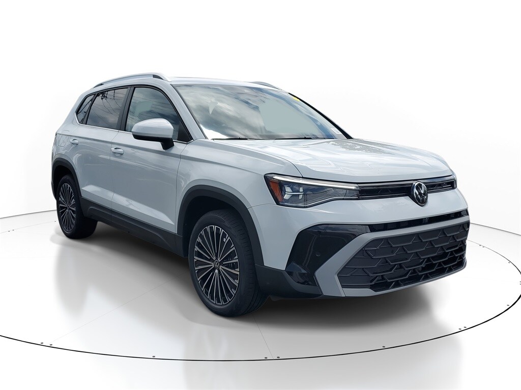New 2025 Volkswagen Taos 1.5T SE SUV