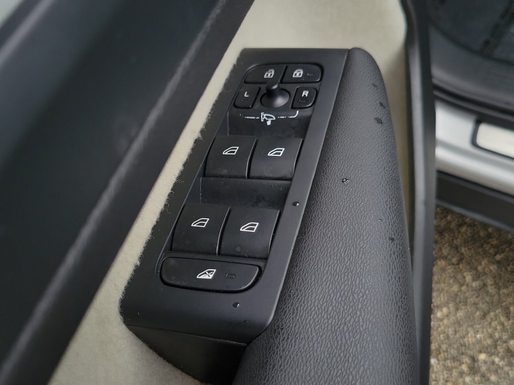 2024 Volvo XC40 Plus - Photo 18