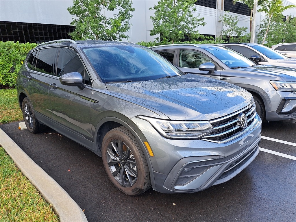 2023 Volkswagen Tiguan SE's photo
