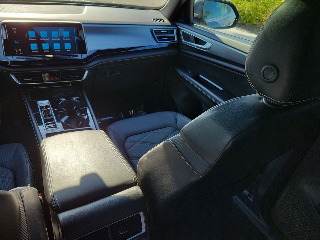 2024 Volkswagen Atlas Cross Sport SE w/Tech - Photo 15