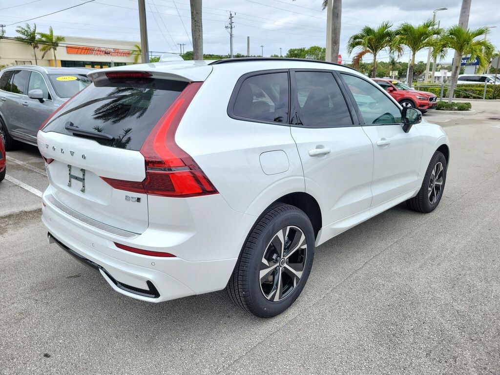 New 2026 Volvo XC60 B5 Core SUV