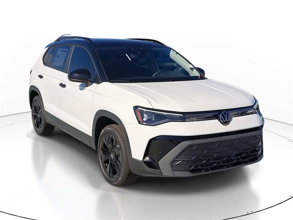 2026 Volkswagen Taos SE Black's photo