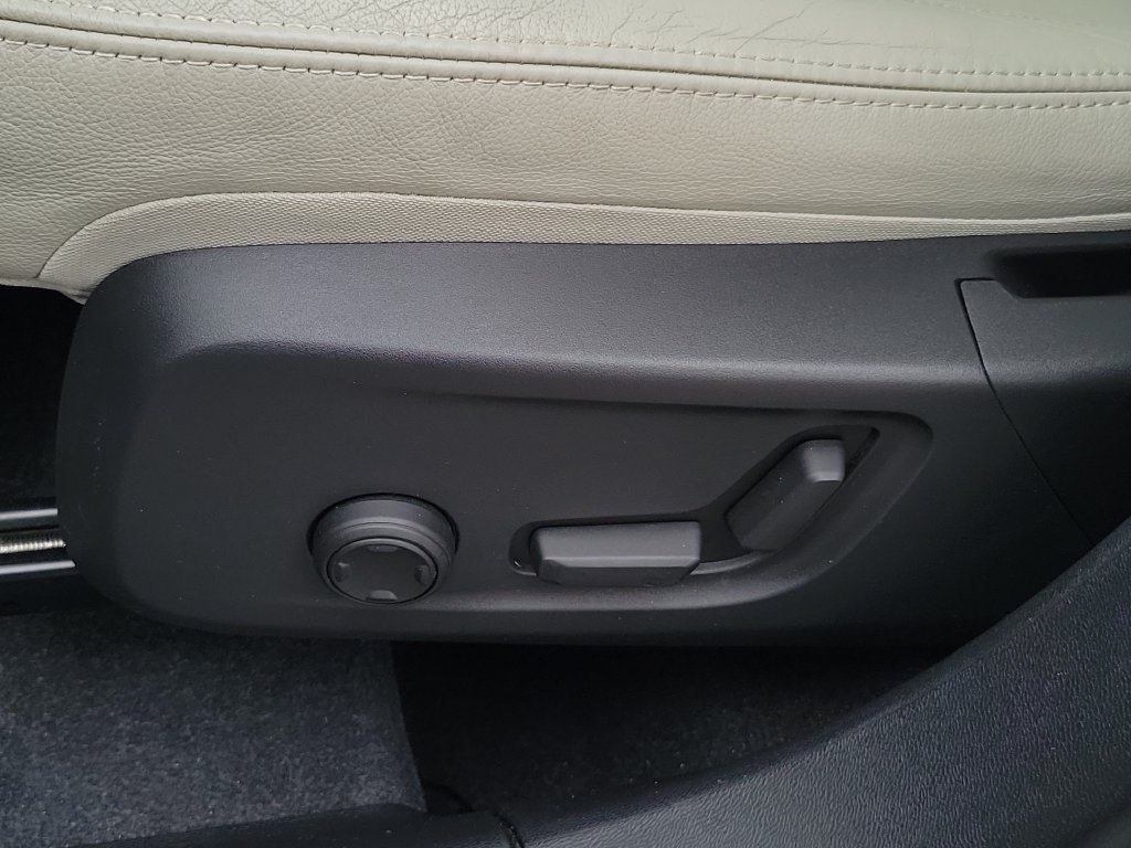 2024 Volvo XC40 Plus - Photo 22
