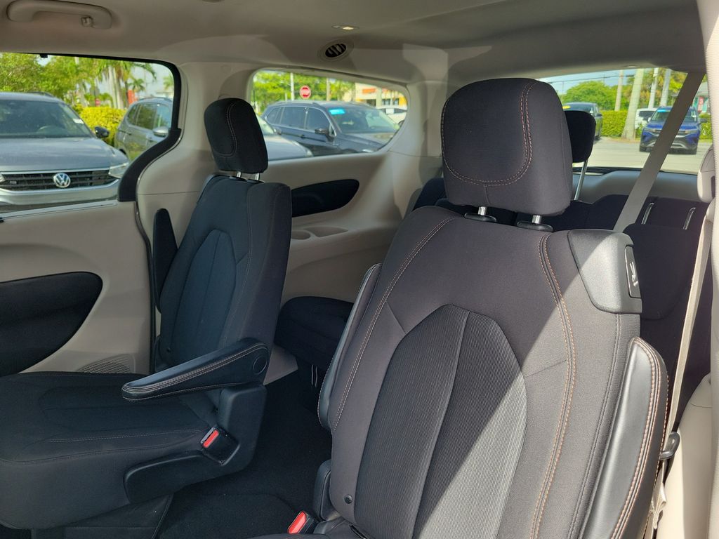 2019 Chrysler Pacifica Touring Plus - Photo 10
