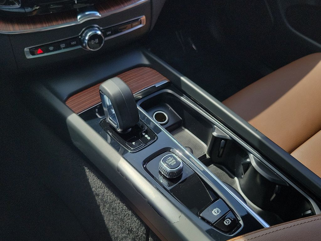 2024 Volvo XC60 Plus - Photo 30