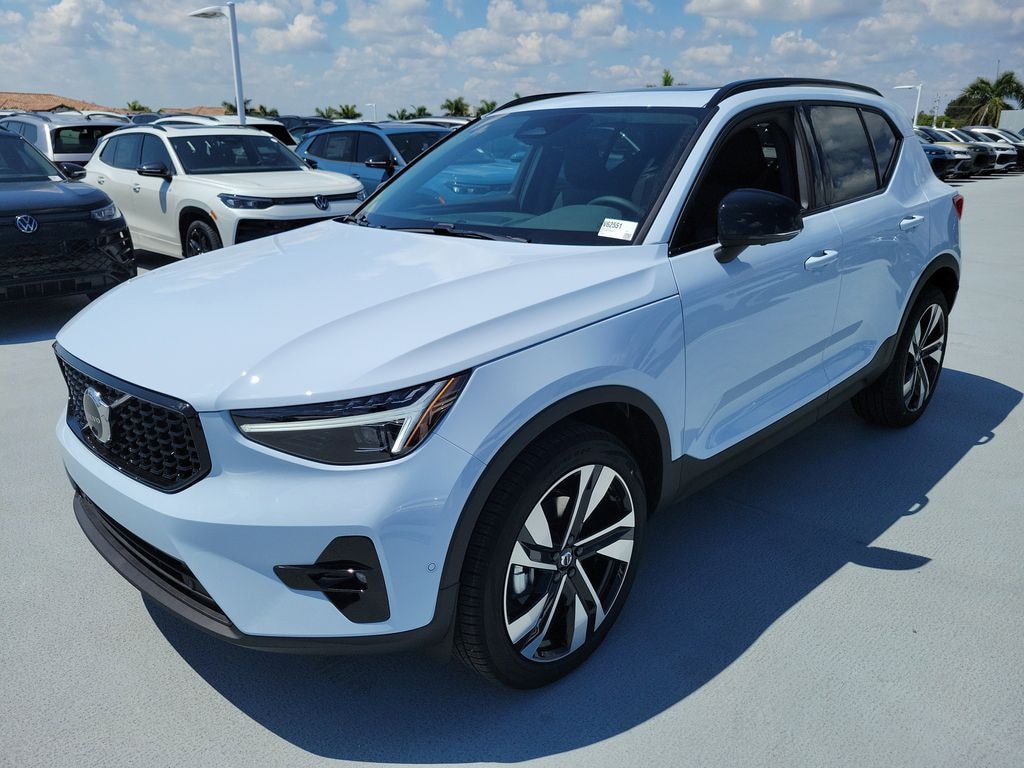 New 2026 Volvo XC40 B5 Ultra SUV