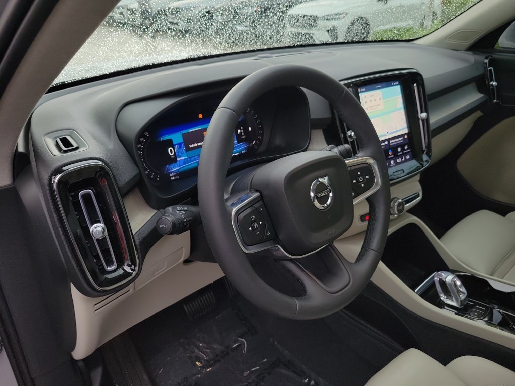2024 Volvo XC40 Plus - Photo 19