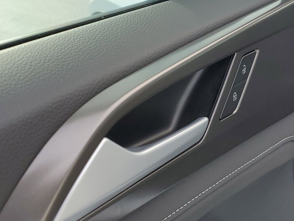 2025 Volkswagen Taos SE Black - Photo 20