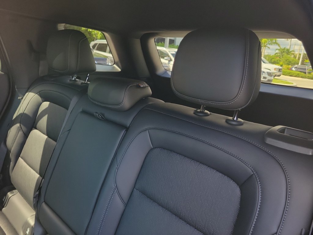 2027 Chevrolet Equinox LT - Photo 10