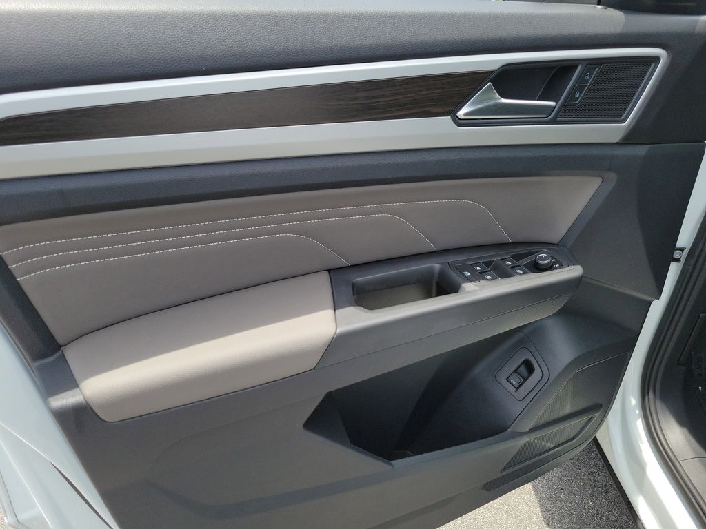 2023 Volkswagen Atlas SE w/Tech - Photo 17