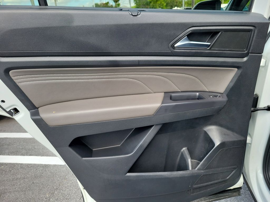 2021 Volkswagen Atlas SE w/Tech - Photo 10