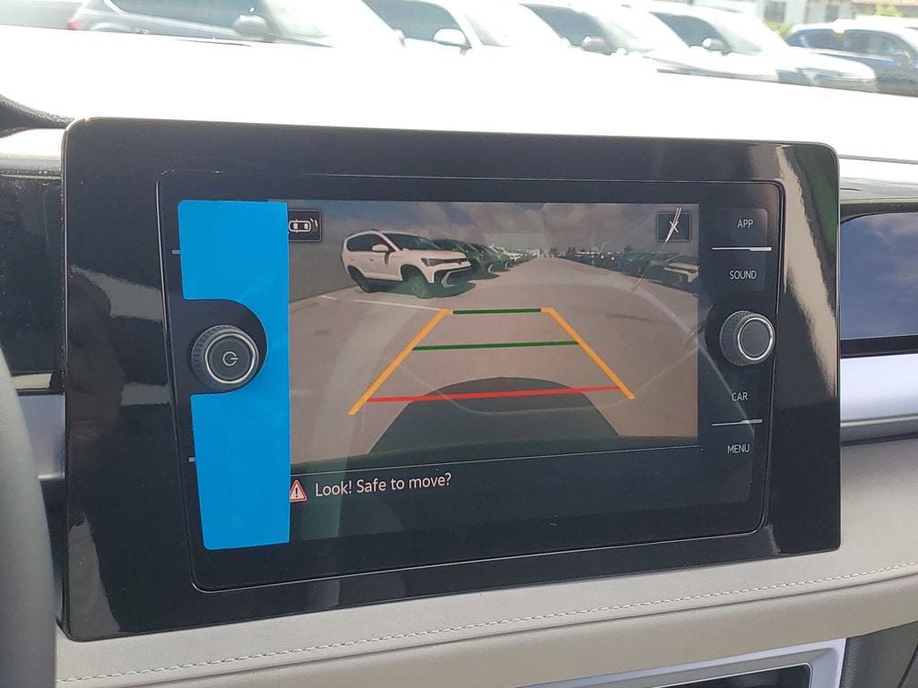 2025 Volkswagen Taos SE - Photo 30
