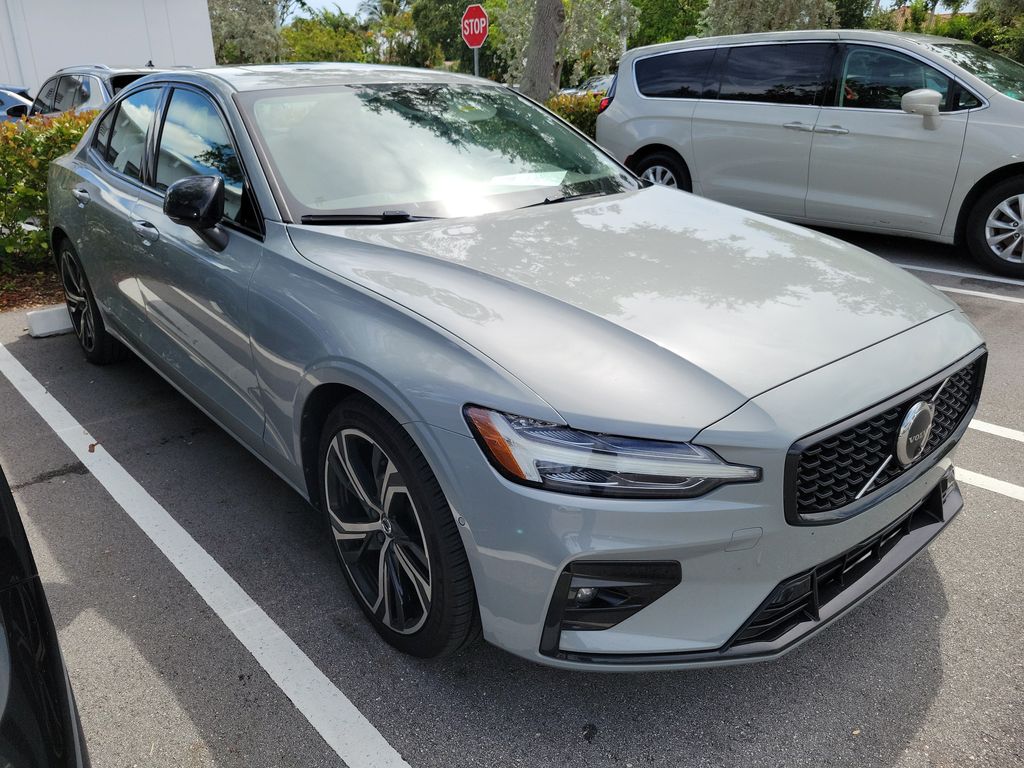 2024 Volvo S60 B5 Plus Dark Theme AWD's photo