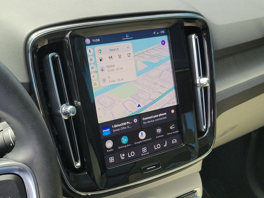 2025 Volvo XC40 Plus - Photo 28