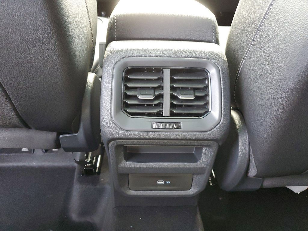 2025 Volkswagen Taos SE Black - Photo 15