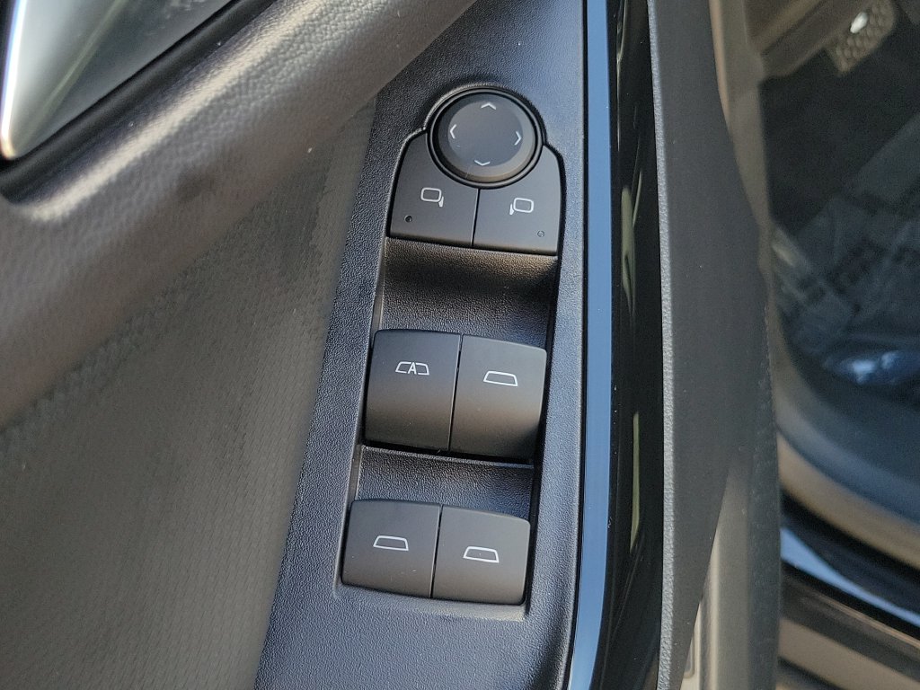 2027 Chevrolet Equinox LT - Photo 19