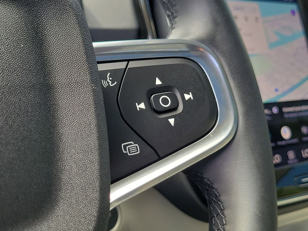 2025 Volvo XC40 Plus - Photo 25