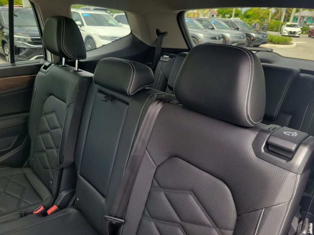 2024 Volkswagen Atlas SE w/Tech - Photo 11