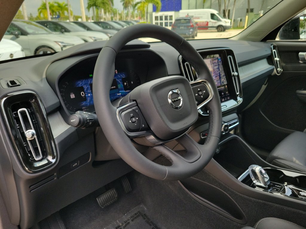 2024 Volvo XC40 Plus - Photo 19