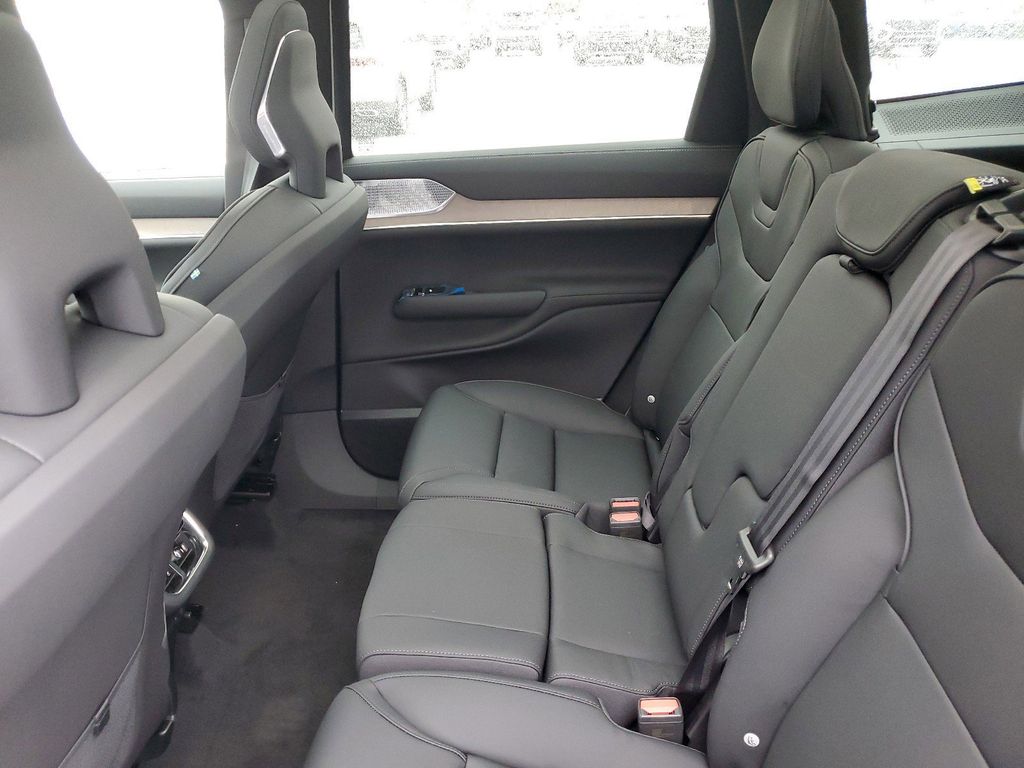 2025 Volvo EX90 Ultra - Photo 14