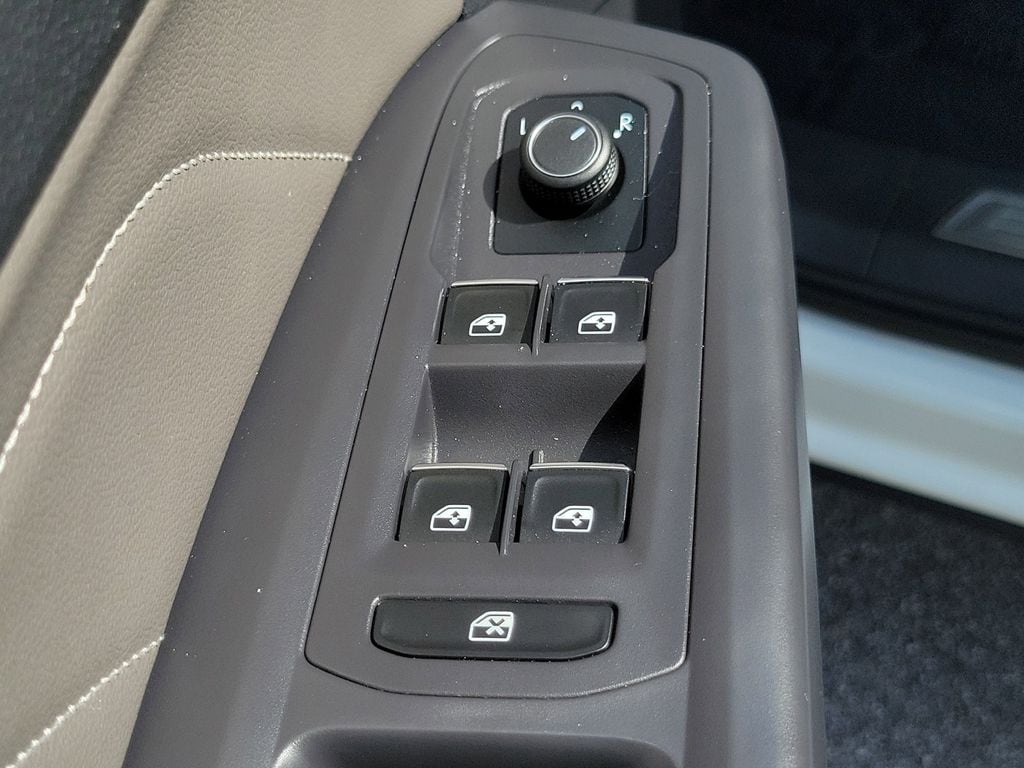 2021 Volkswagen Atlas SE w/Tech - Photo 20