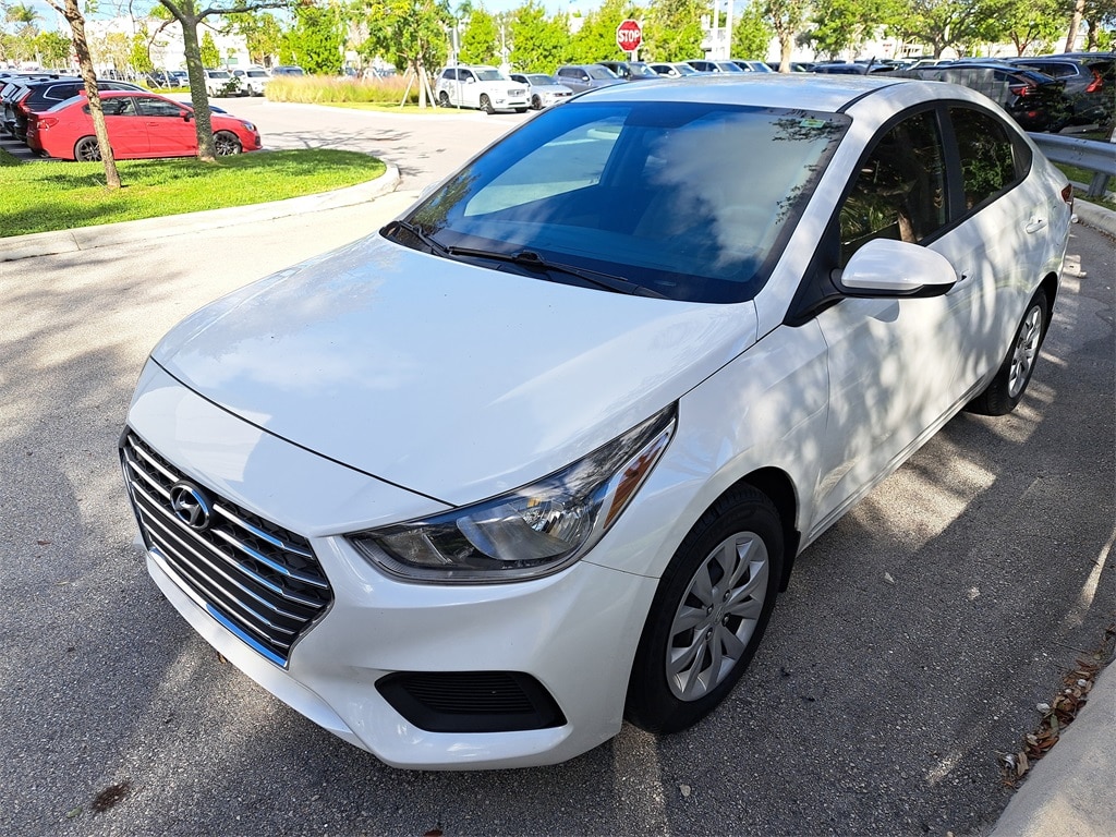 Used 2022 Hyundai Accent SE Sedan