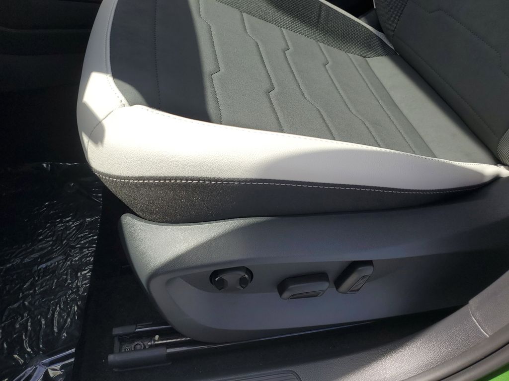 2025 Volkswagen Taos SE - Photo 24