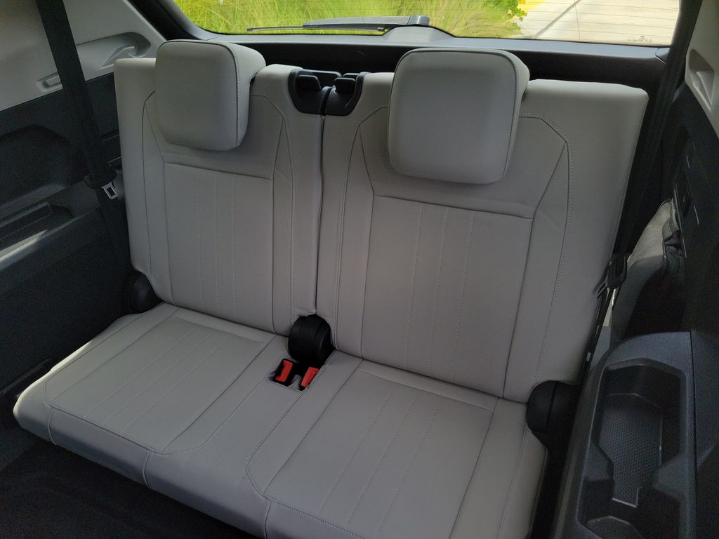 2023 Volkswagen Tiguan SE - Photo 11