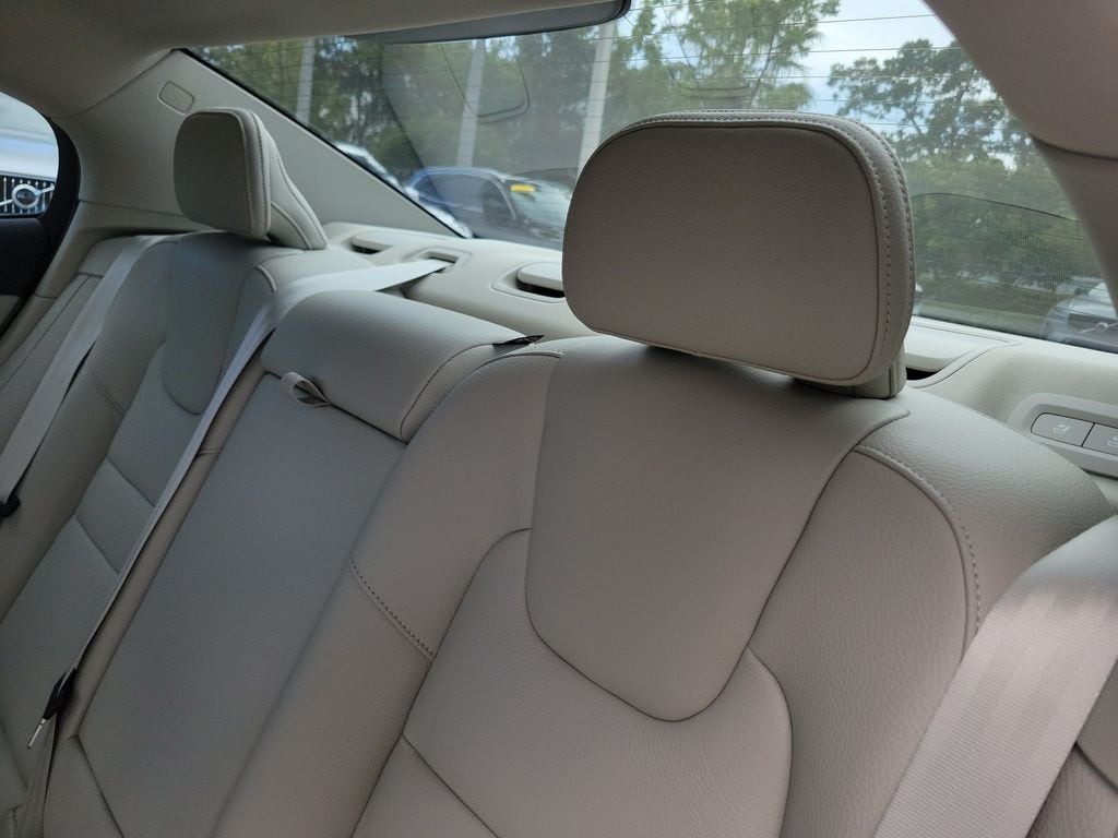 2024 Volvo S60 Plus - Photo 10