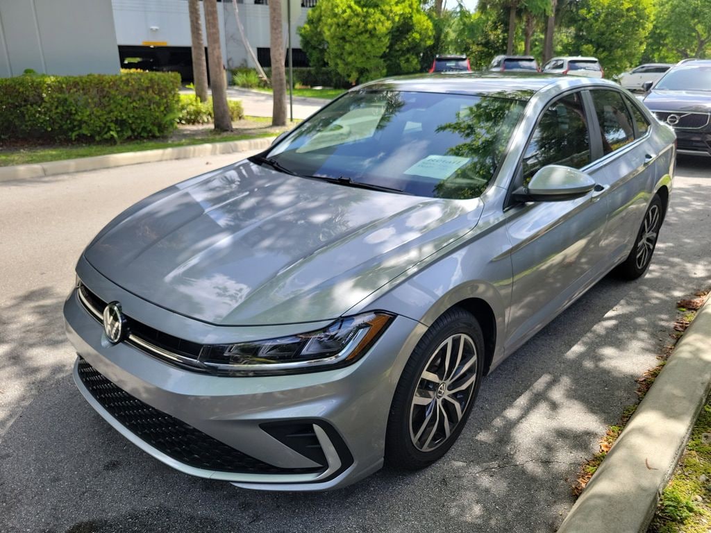 Used 2025 Volkswagen Jetta 1.5T SE Sedan