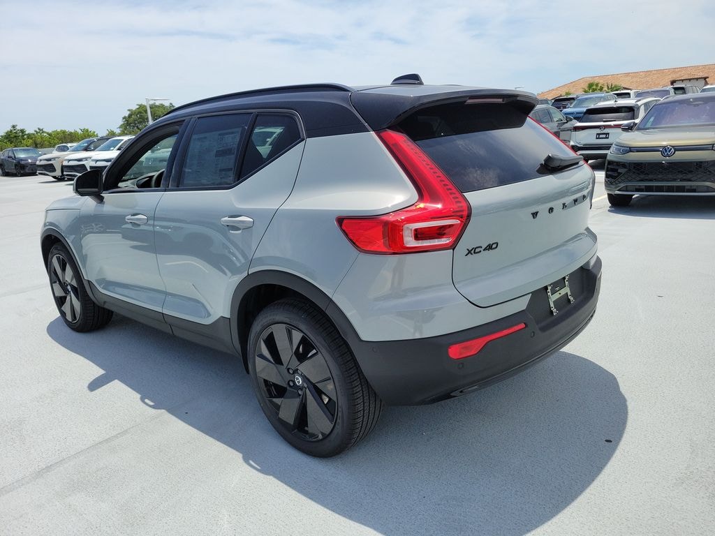 New 2026 Volvo XC40 B5 Ultra Black Edition SUV
