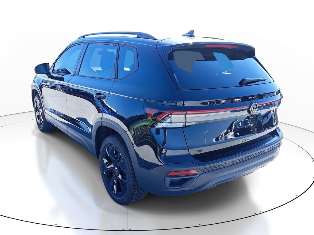 New 2026 Volkswagen Taos 1.5T SE Black SUV