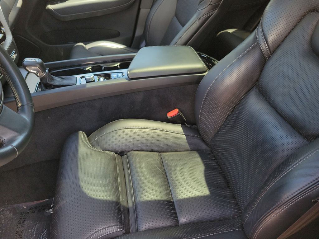 2021 Volvo XC60 Inscription - Photo 21