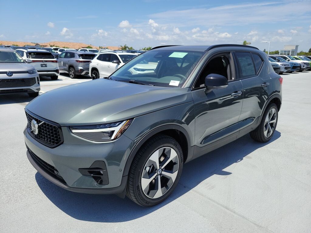 New 2026 Volvo XC40 B5 Plus SUV