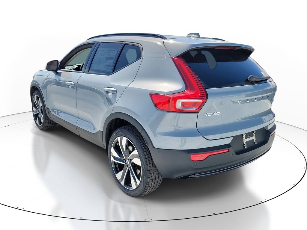 New 2026 Volvo XC40 B5 Ultra SUV