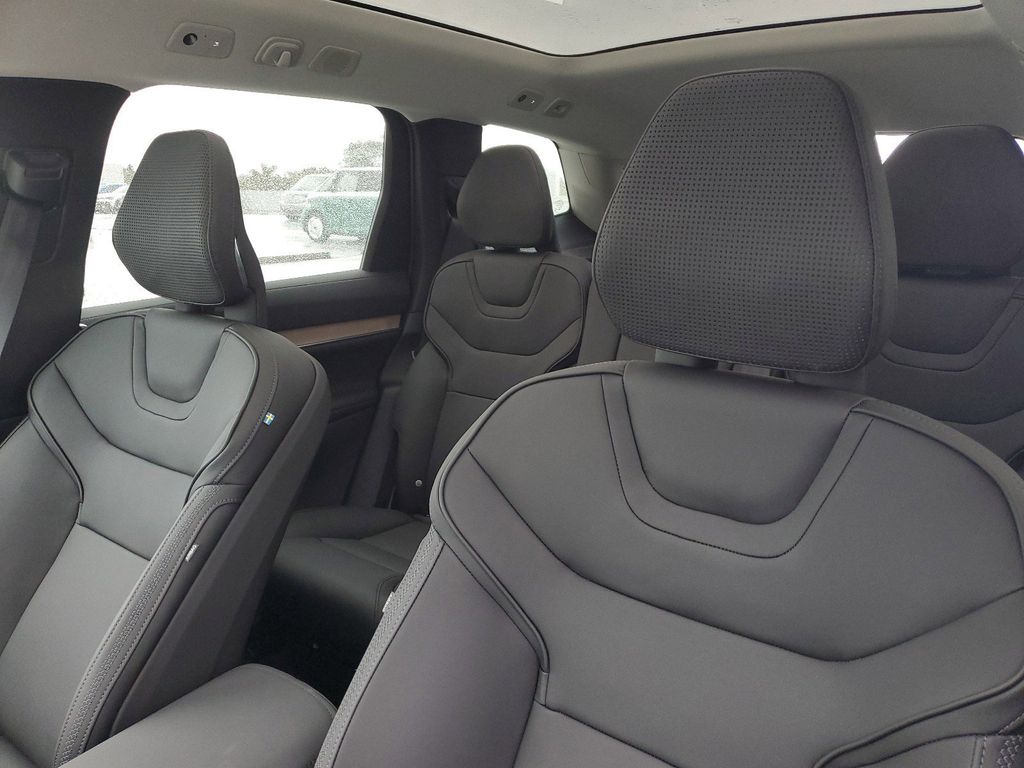 2025 Volvo EX90 Ultra - Photo 25