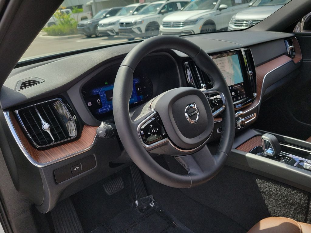 2024 Volvo XC60 Plus - Photo 19