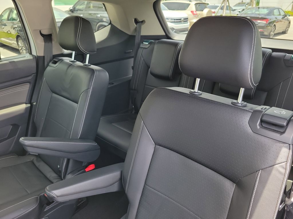 2023 Volkswagen Atlas SE w/Tech - Photo 11