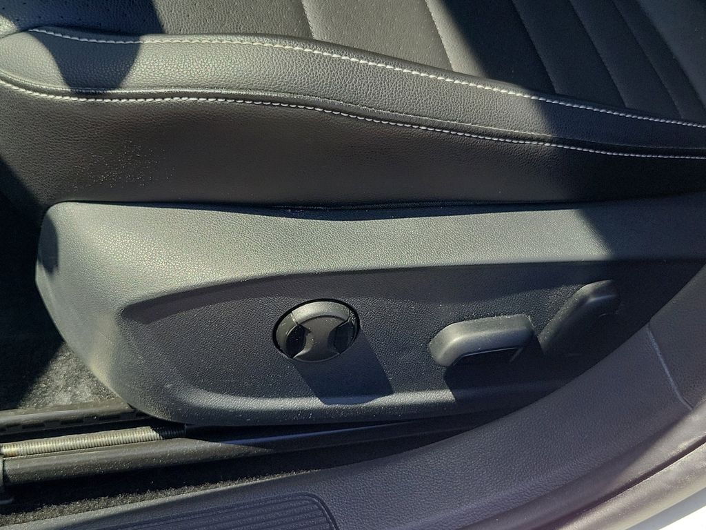 2023 Volkswagen Jetta SE - Photo 23