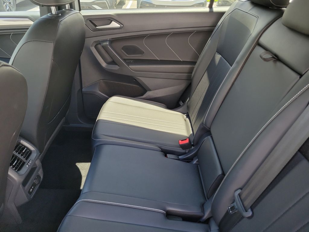 2023 Volkswagen Tiguan SE R-LINE BLACK - Photo 11