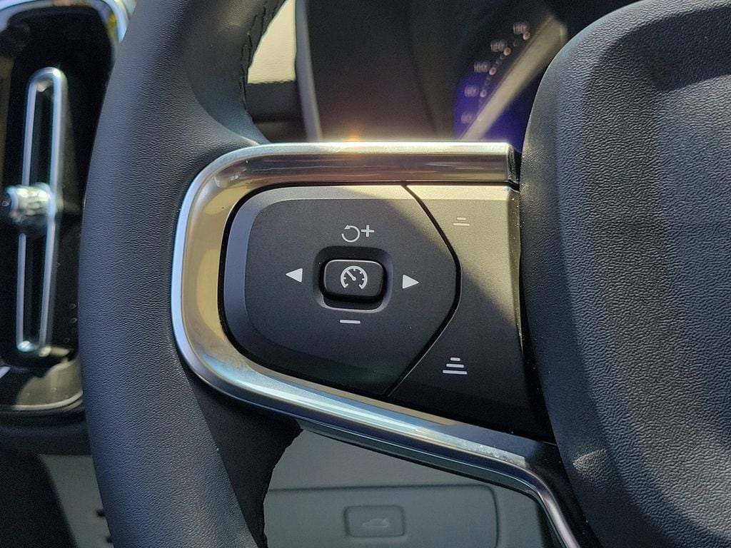 2023 Volvo XC40 Plus - Photo 24