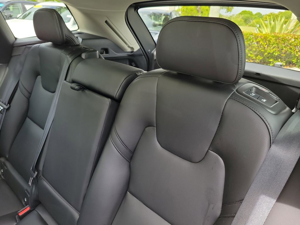 2024 Volvo XC60 Core - Photo 11