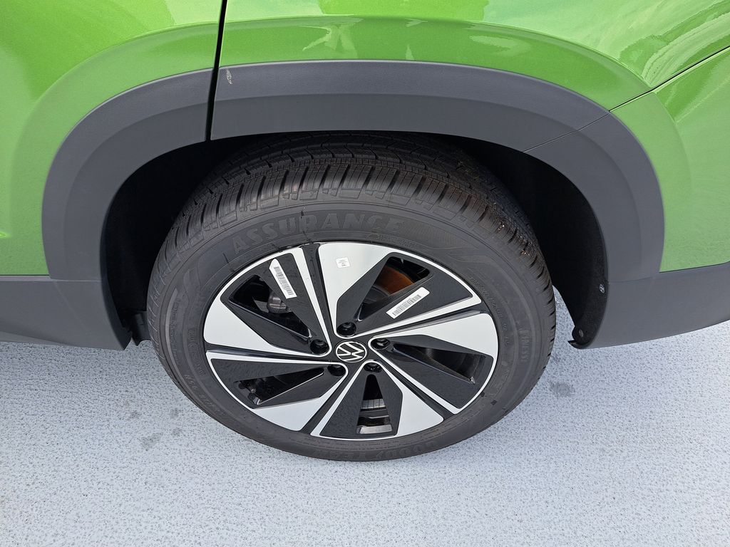 2025 Volkswagen Taos SE - Photo 8
