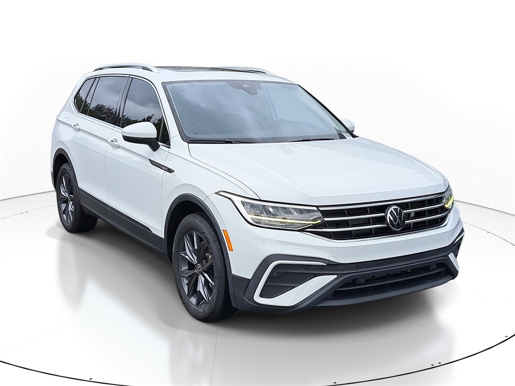 2022 Volkswagen Tiguan SE's photo